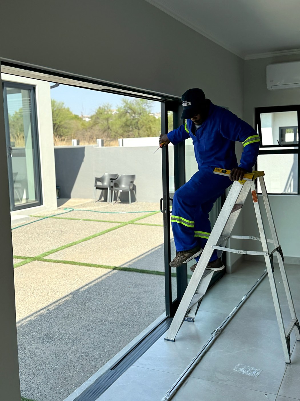 Smart curtain track installation